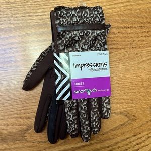 NWT Isotoner gloves with leopard print
